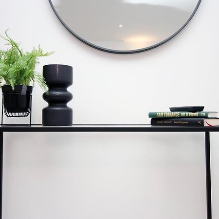 2 Bedroom With Free Parking Swindon Ngoại thất bức ảnh