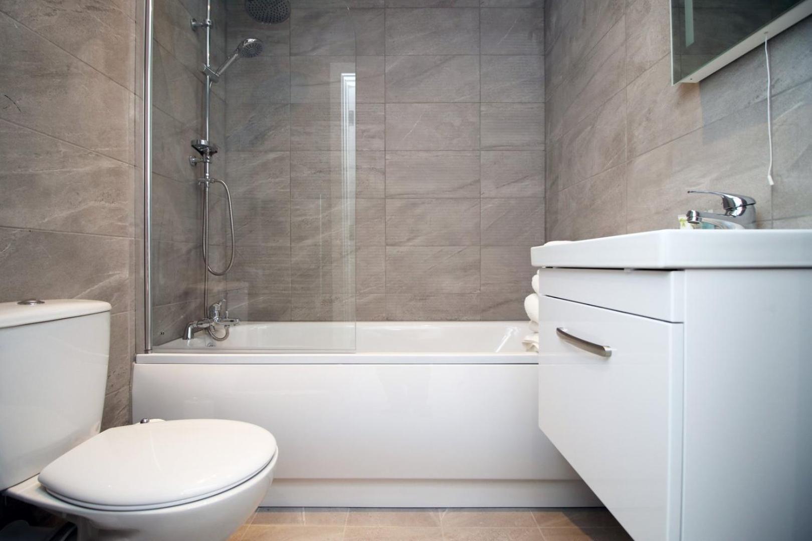 2 Bedroom With Free Parking Swindon Ngoại thất bức ảnh