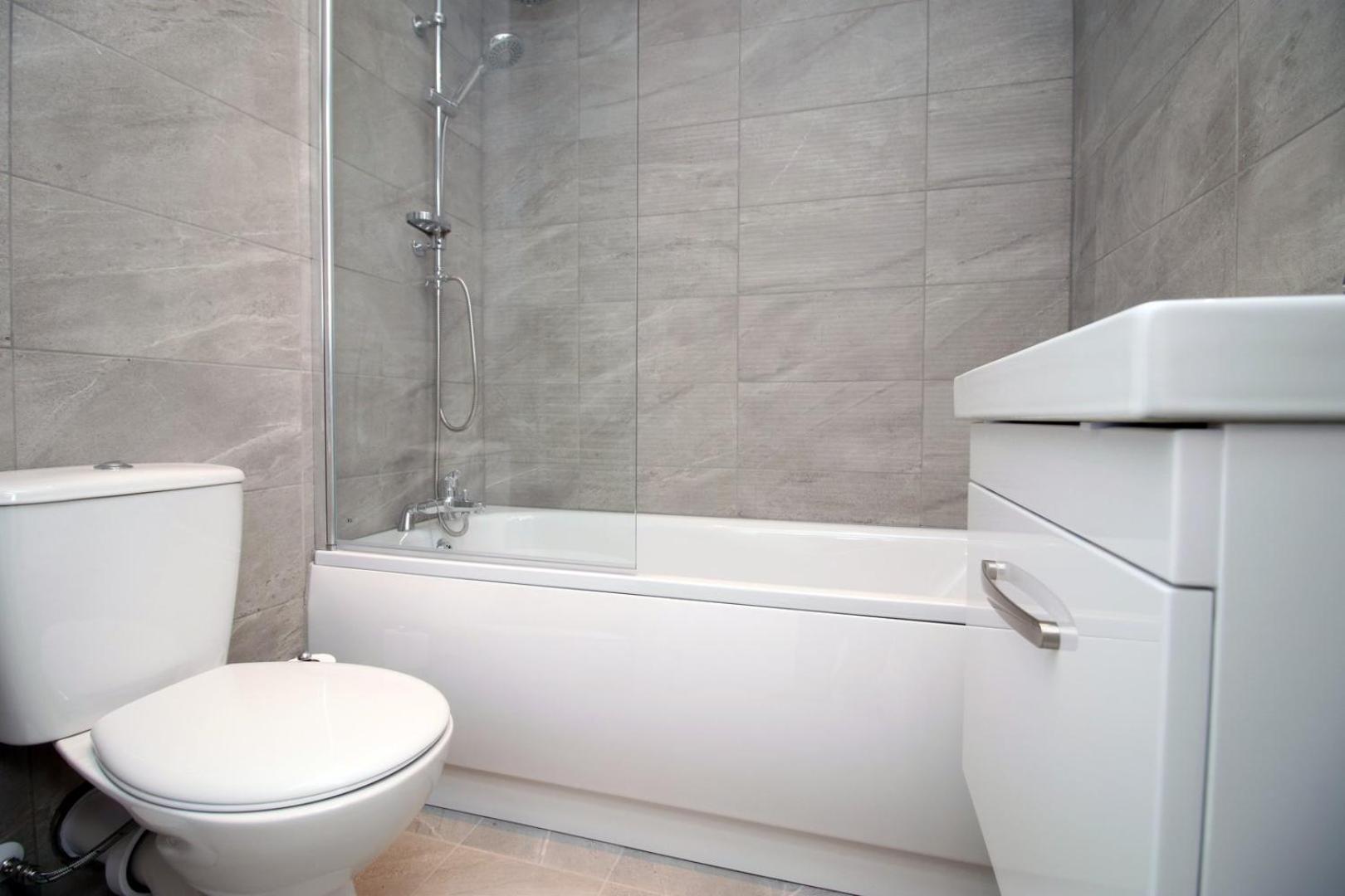 2 Bedroom With Free Parking Swindon Ngoại thất bức ảnh