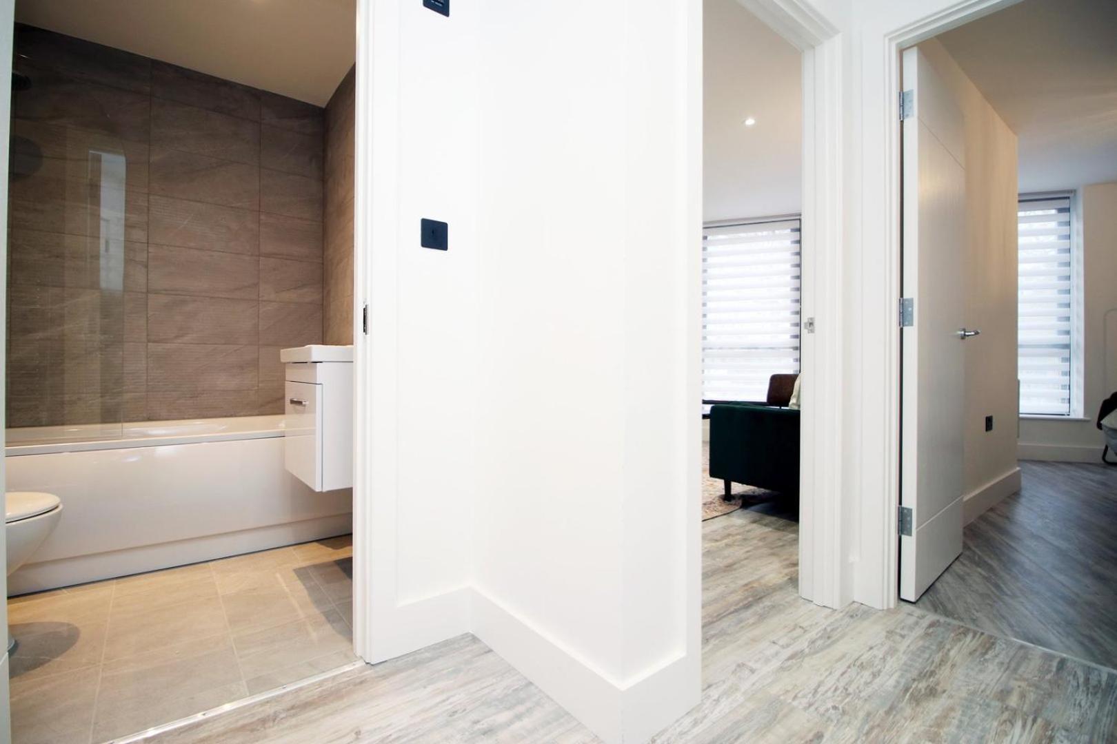 2 Bedroom With Free Parking Swindon Ngoại thất bức ảnh