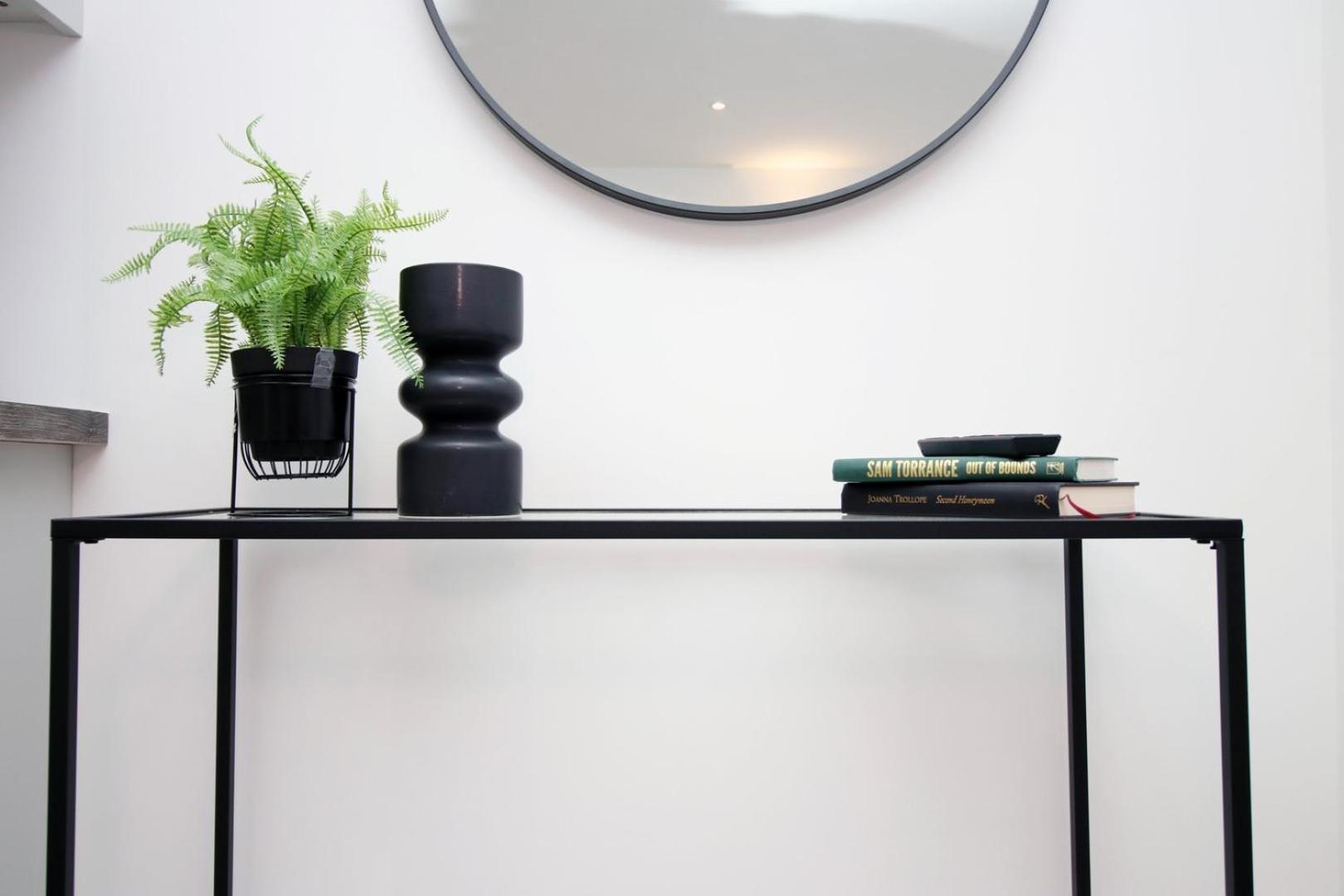 2 Bedroom With Free Parking Swindon Ngoại thất bức ảnh