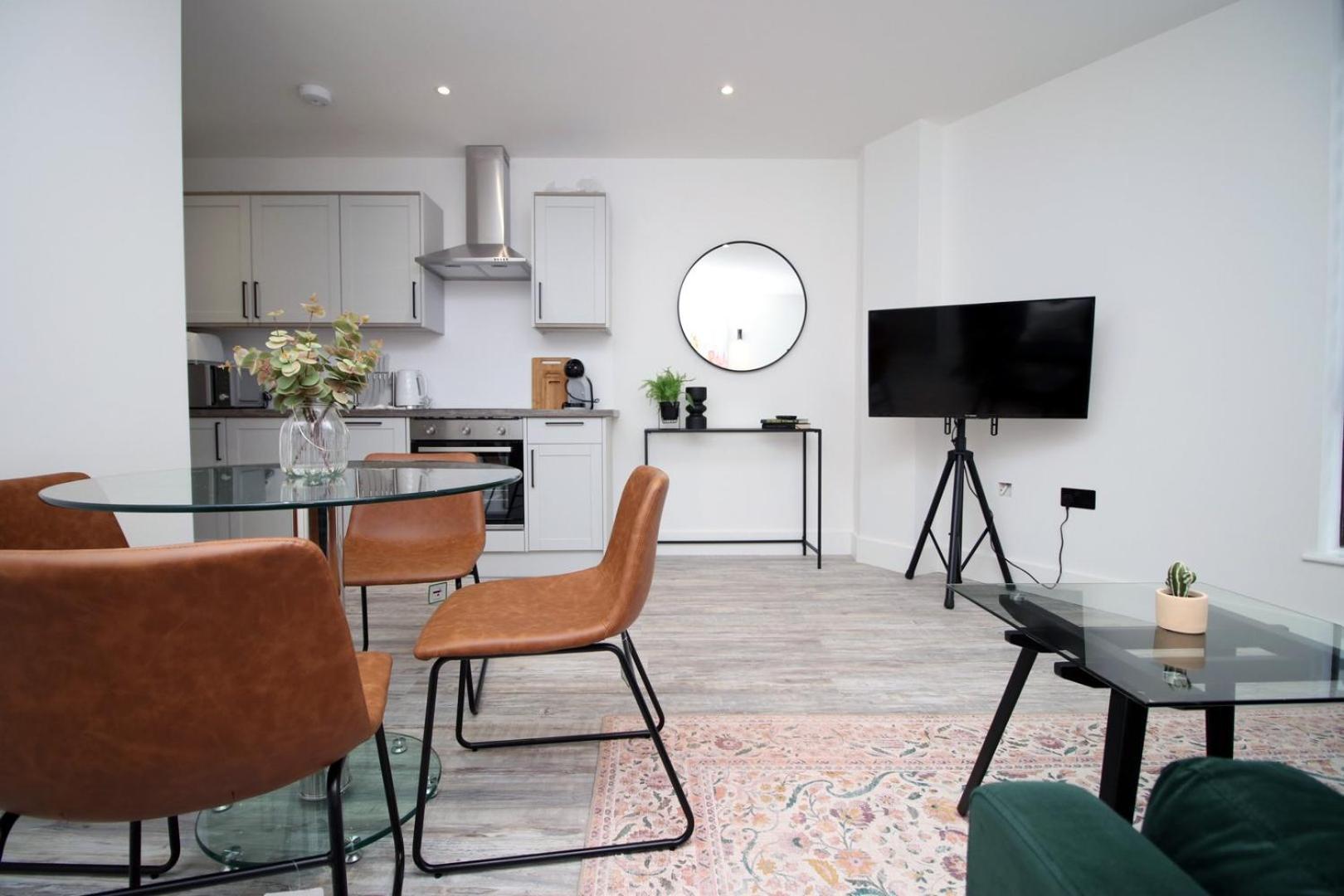 2 Bedroom With Free Parking Swindon Ngoại thất bức ảnh